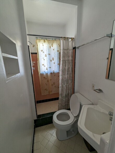 More Photos Of 1635 N San Fernando Blvd, Burbank Hotel For Sale