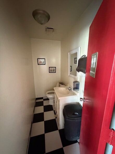 More Photos Of 627 S 32nd St, Muskogee Auto Repair For Sale