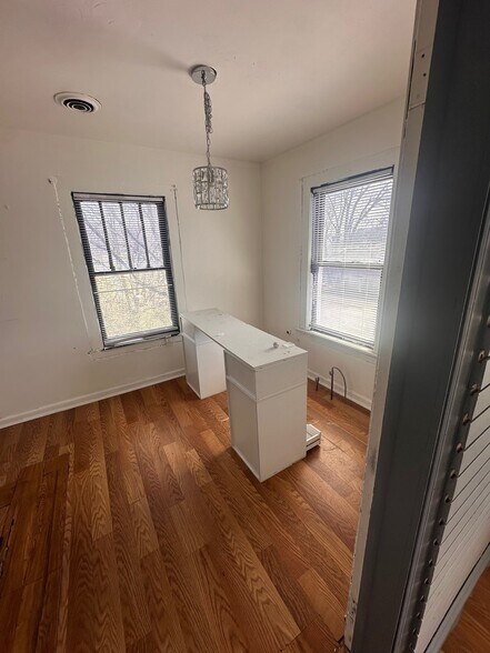 More Photos Of 301 24th St NW, Roanoke Light Distribution For Lease