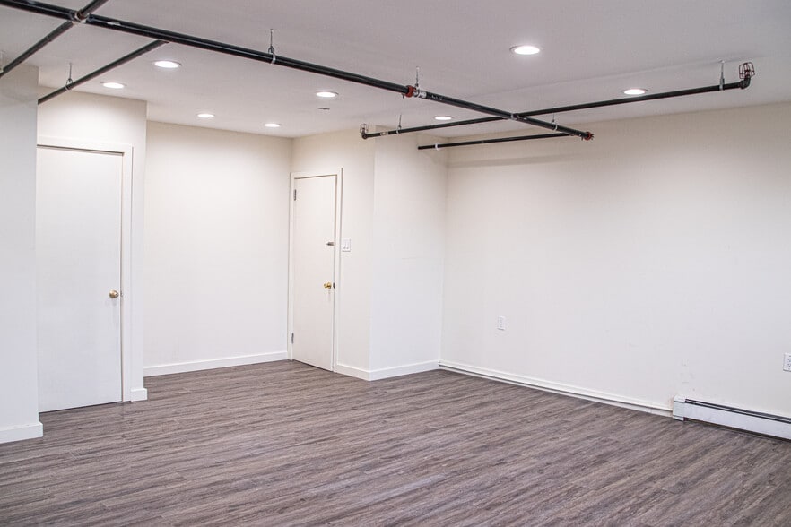 More Photos Of 288 E 12th Ave, Roselle Manufacturing For Lease