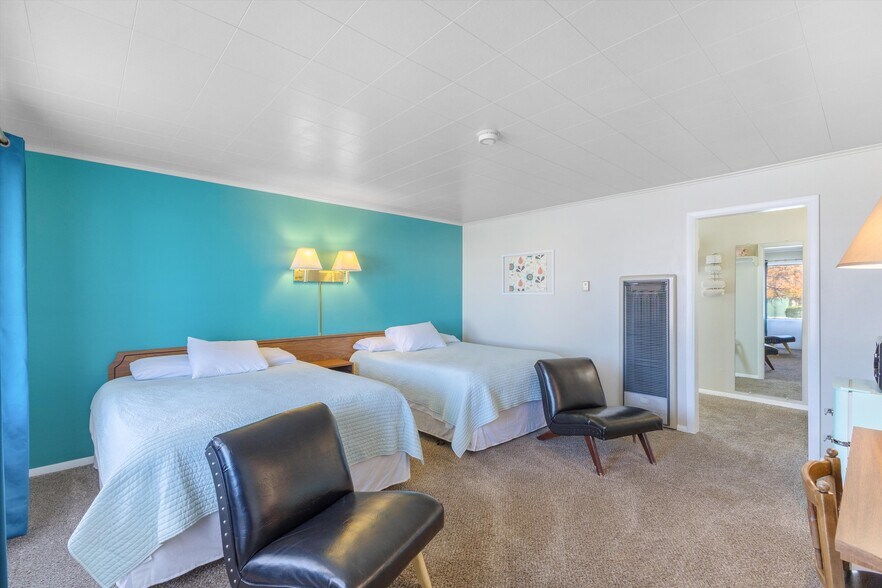 More Photos Of 1354 S 2nd St, Raton Hotel For Sale