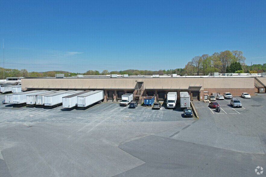 More Photos Of 405 LeWallen Rd, Asheboro Unknown For Lease