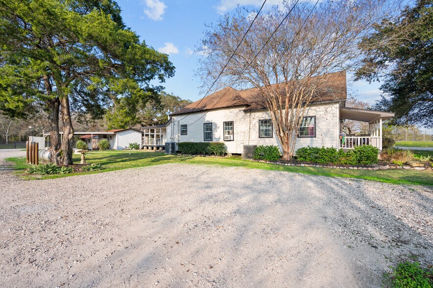 More Photos Of 4319 N FM 565 Rd, Mont Belvieu Coworking Space