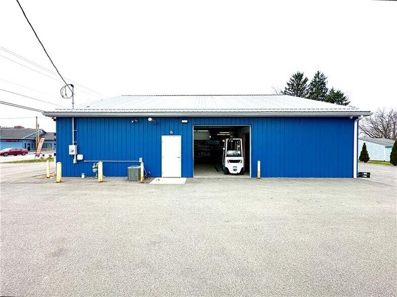 More Photos Of 1814 W State St, New Castle Convenience Store For Sale