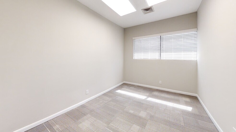 More Photos Of 2920 Edgewood Cir, Columbus Office For Lease