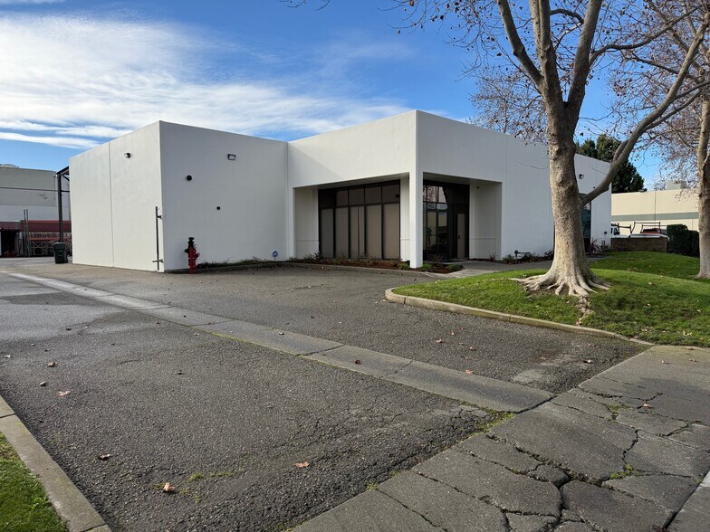 Primary Photo Of 23 Rickenbacker Cir, Livermore Warehouse For Lease