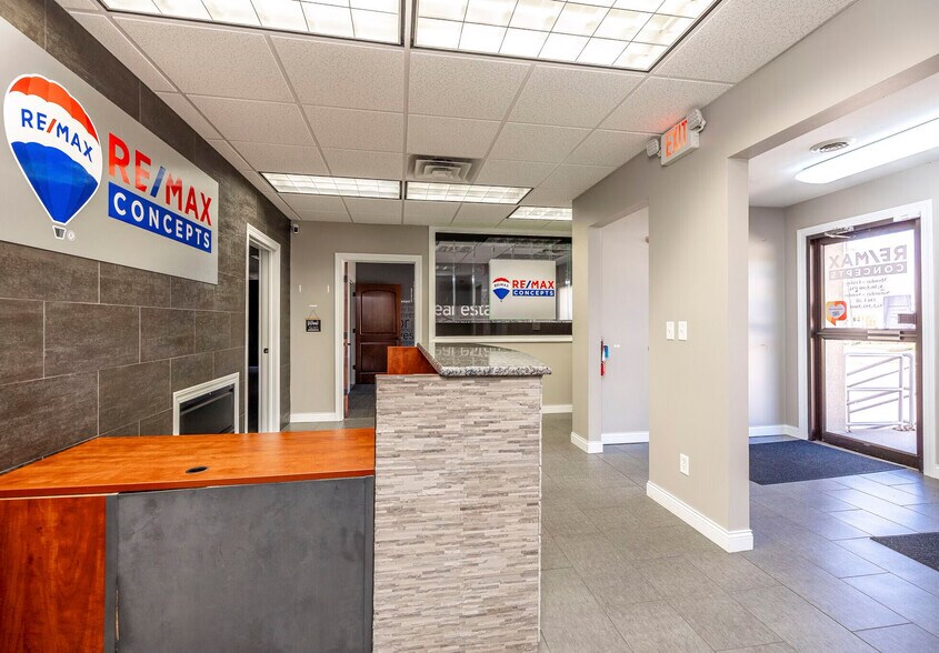 More Photos Of 3709 N Harrison St, Davenport Office For Sale