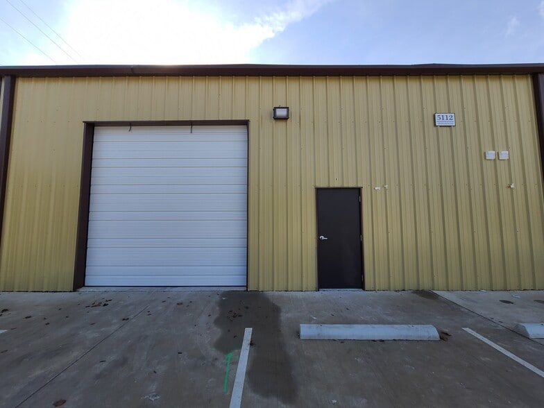 More Photos Of 5140 Dexham Rd, Rowlett Warehouse For Lease