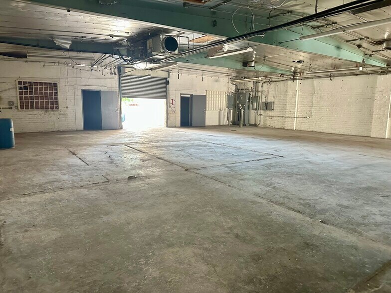 More Photos Of 10701 San Fernando Rd, Pacoima Warehouse For Lease
