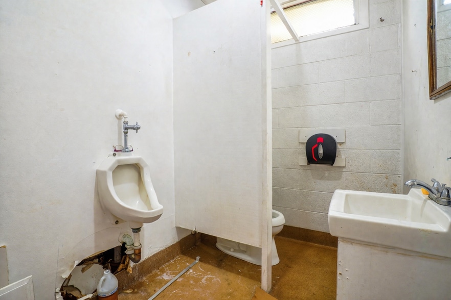 More Photos Of 705 Ulysses St, Golden Specialty For Sale