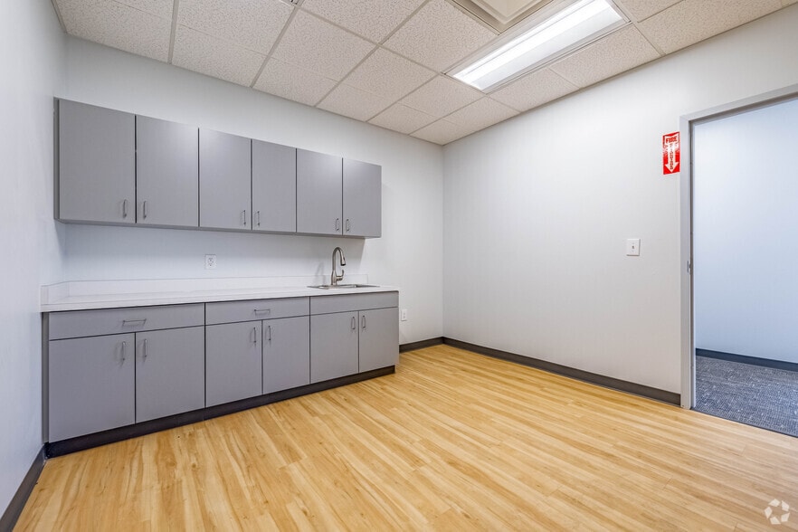 More Photos Of 10083-10095 International Blvd, Cincinnati Warehouse For Lease