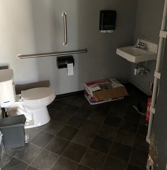 More Photos Of 209 E Taft Ave, Sapulpa Auto Repair For Lease