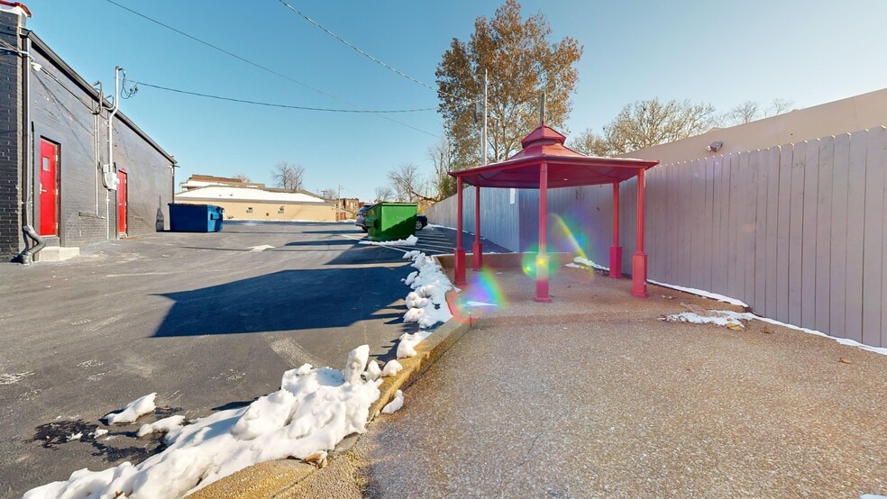 More Photos Of 4200 S Grand Blvd, Saint Louis Restaurant For Lease