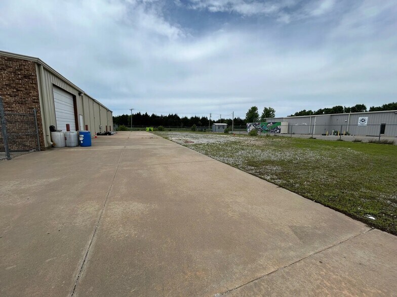 More Photos Of 10549 NW 10th St, Oklahoma City Industrial For Lease