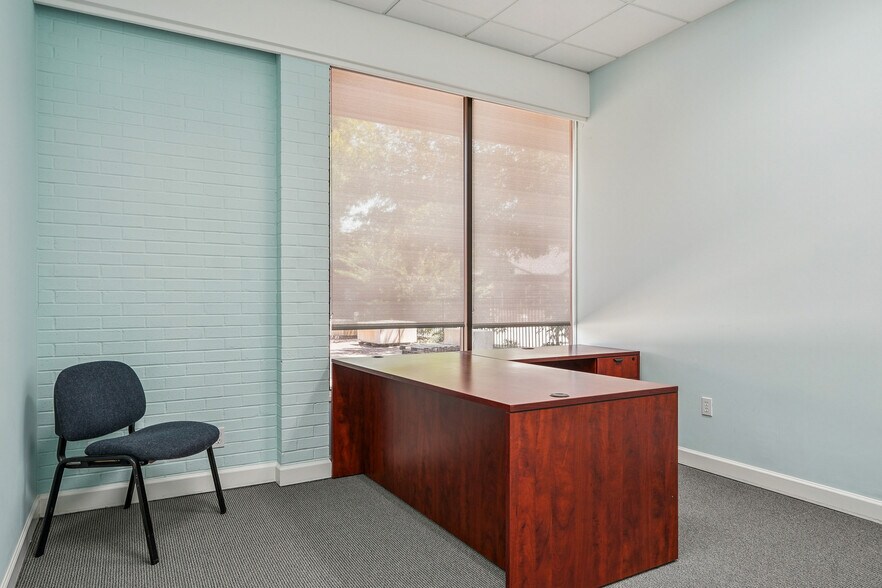 More Photos Of 396 W Main St, Lewisville Medical For Sale