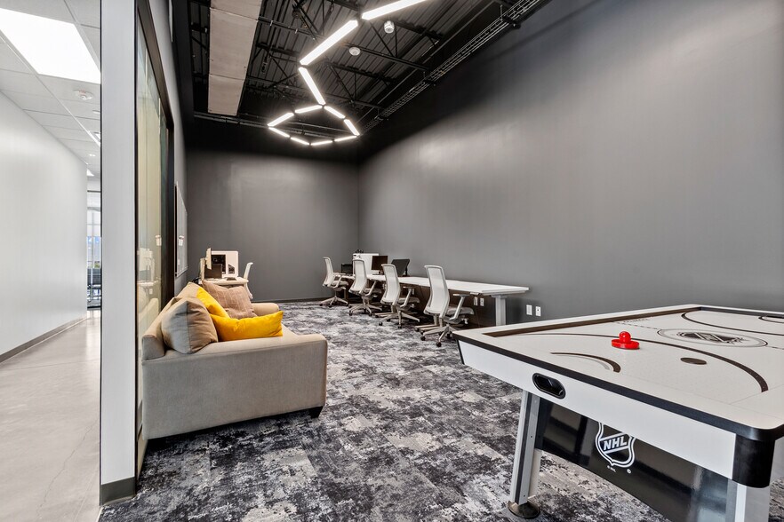 More Photos Of 8261 Belleview Dr, Plano Loft Creative Space For Lease