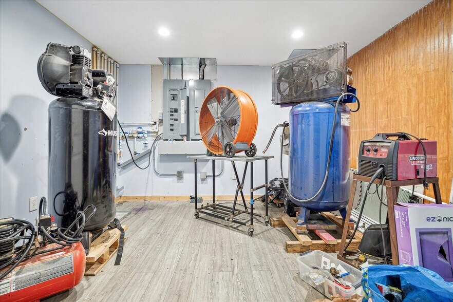 More Photos Of 11126 Timber Crest Dr, Houston Warehouse For Sale