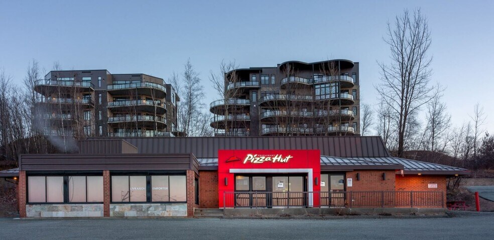 Primary Photo Of 50 Boul Lionel-Groulx, Sherbrooke Restaurant For Sale