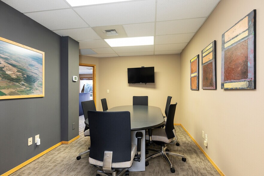 More Photos Of 8804 Roosevelt Way NE, Seattle Office For Sale