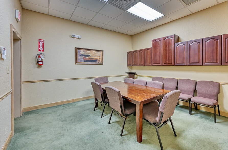 More Photos Of 5135 College St, Jacksonville Religious Facility For Sale