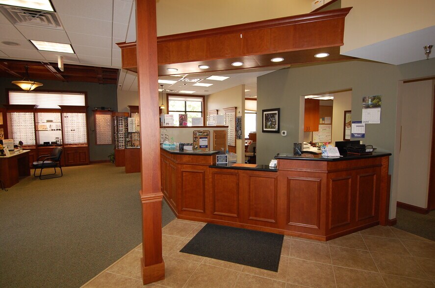 More Photos Of 640 Highway 1 W, Iowa City Office For Sale