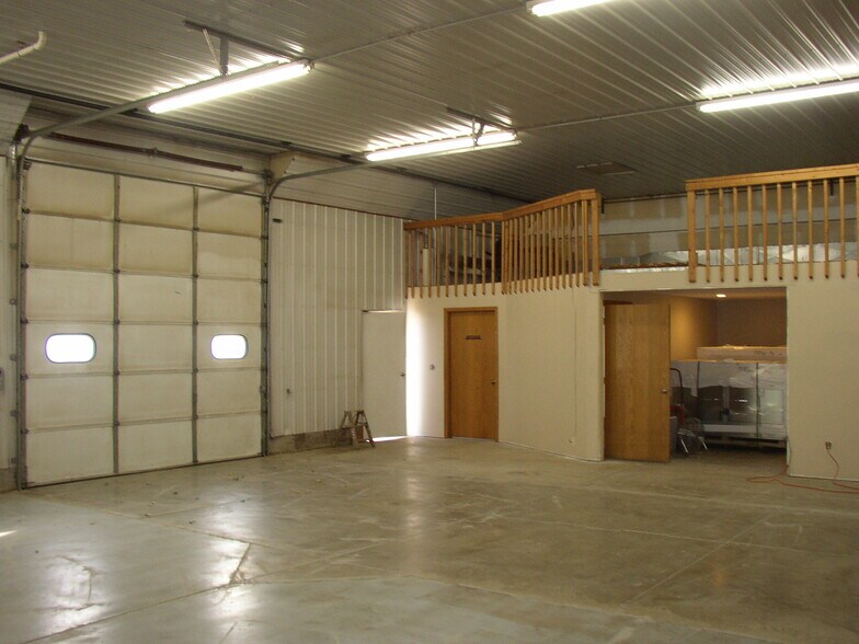More Photos Of 945 5th Ave SE, Hutchinson Light Manufacturing For Lease
