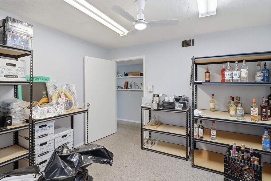 More Photos Of 823 NE 5th St, Crystal River Office For Sale