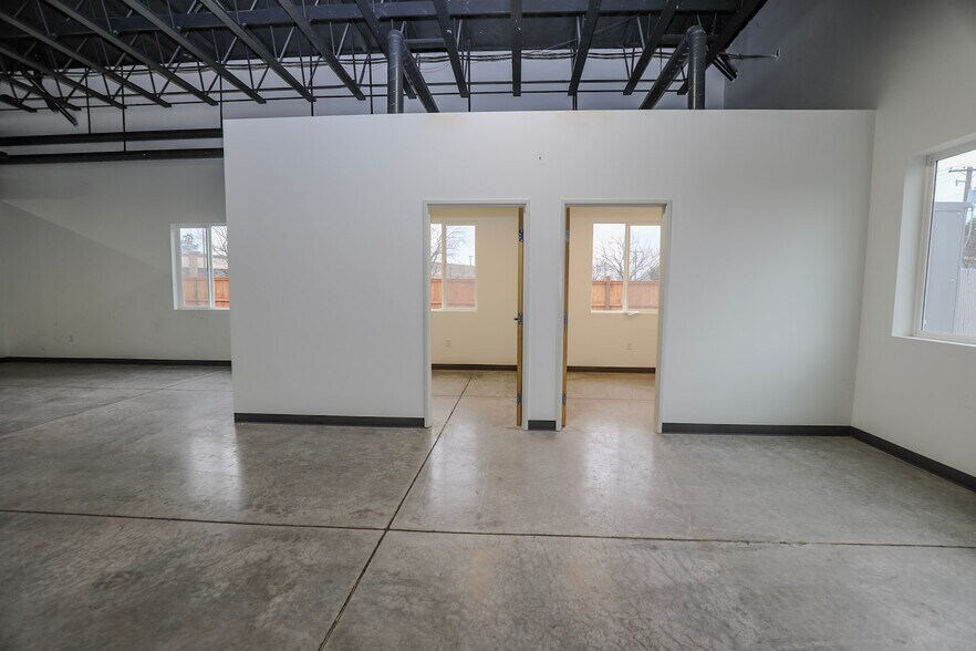 More Photos Of 135 NE Mill St, Grants Pass Storefront For Sale