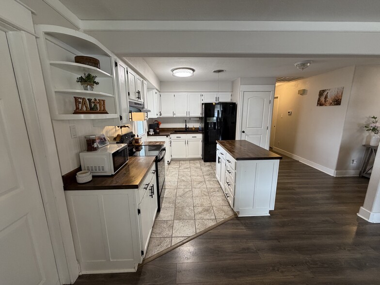 More Photos Of 831 FM 2917 Rd, Alvin Religious Facility For Sale