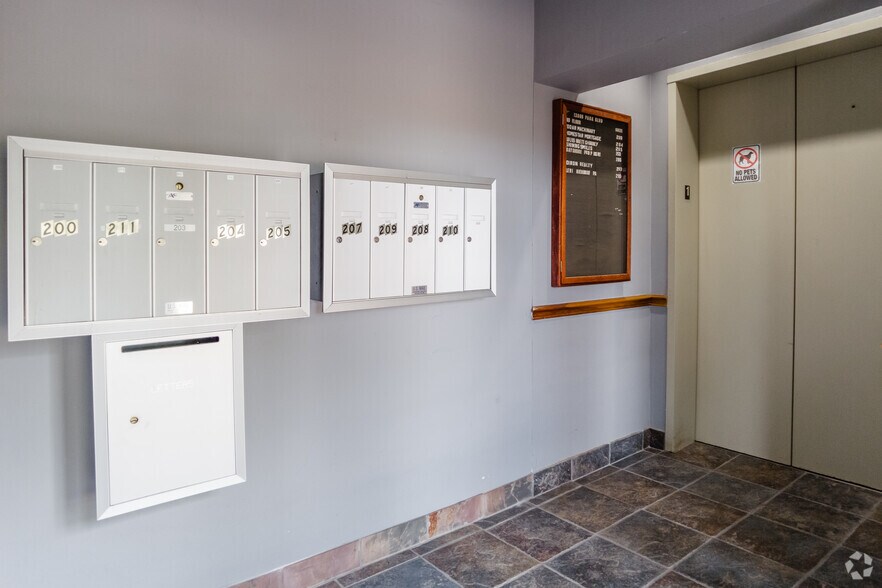 More Photos Of 13800 Park Blvd, Seminole Office For Lease