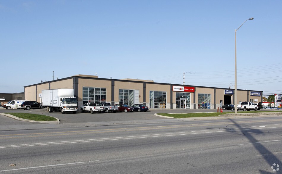 Primary Photo Of 700 Burnhamthorpe Rd W, Mississauga Warehouse For Lease