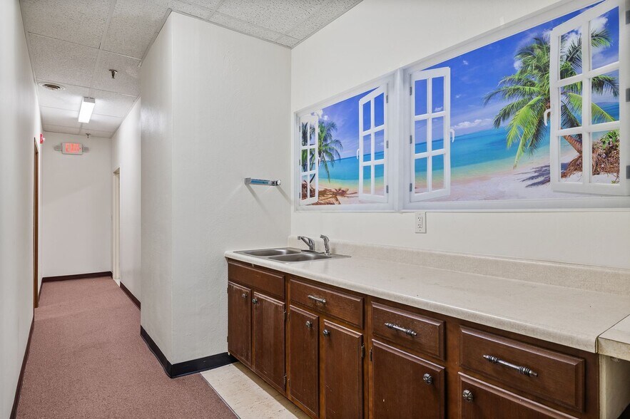 More Photos Of 1075 National Pky, Mansfield Office For Sale