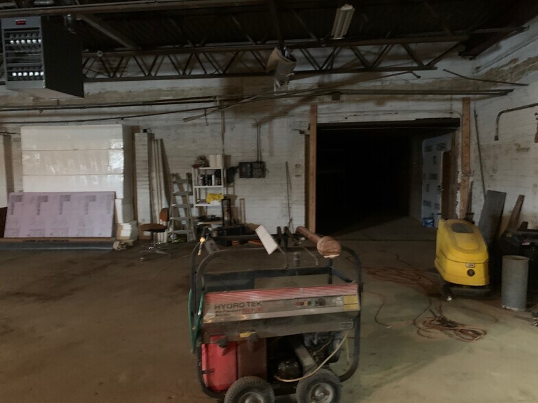 More Photos Of 2711 S M 52, Owosso Warehouse For Lease