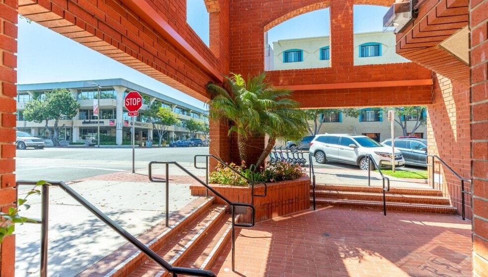 More Photos Of 800 Silverado St, La Jolla Office For Sale