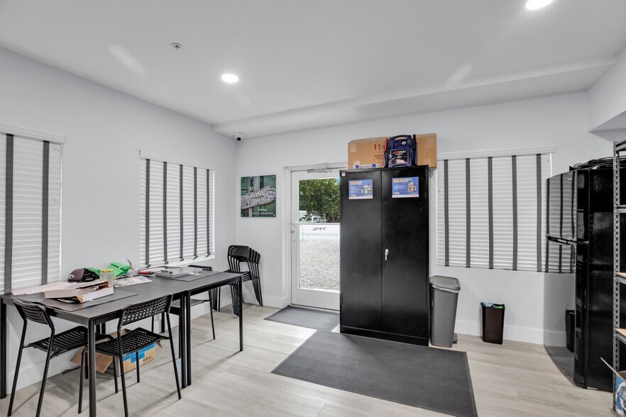 More Photos Of 82705 Overseas Hwy, Islamorada General Retail For Sale