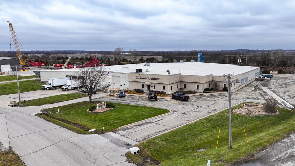 More Photos Of 1674 N Industrial Ave, Ottawa Manufacturing For Sale