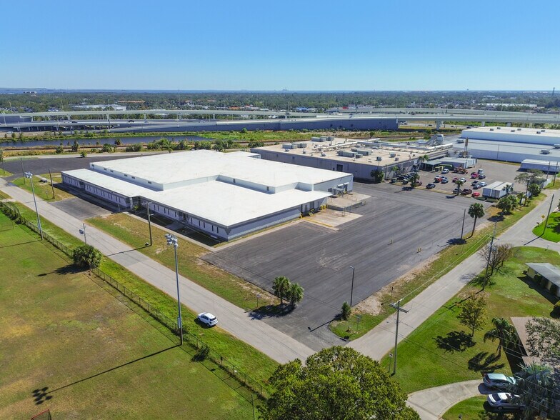 Primary Photo Of 3900 W Coachman Ave, Tampa Warehouse For Lease