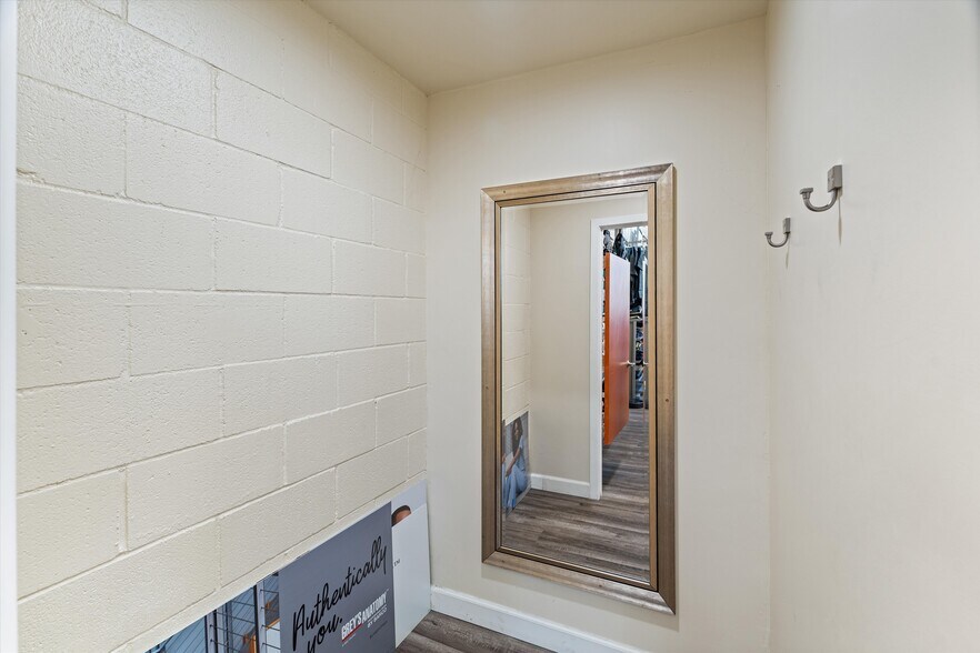 More Photos Of 500 E Willow St, Long Beach General Retail For Sale