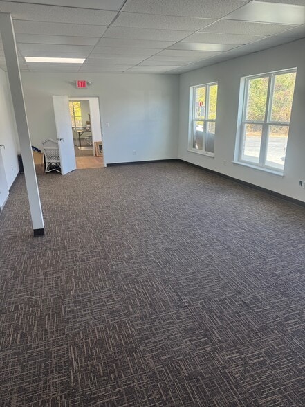 More Photos Of 7616 Investment Ct, Owings Light Distribution For Lease