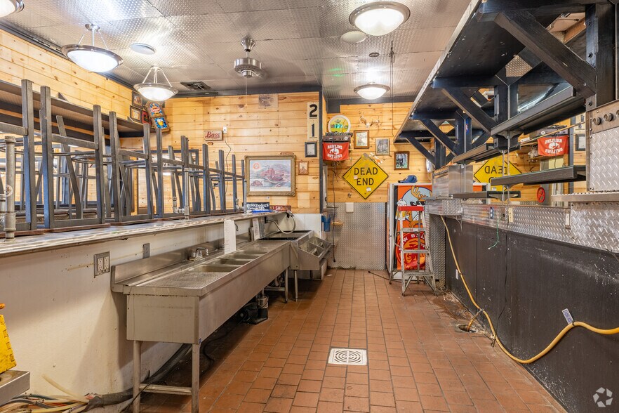 More Photos Of 401 W Cedar St, Rawlins Restaurant For Sale