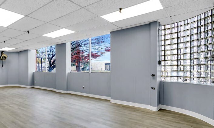 More Photos Of 1101-1107 W Elizabeth Ave, Linden Warehouse For Sale