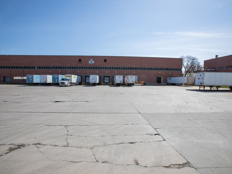 More Photos Of 12500 I St, Omaha Unknown For Lease