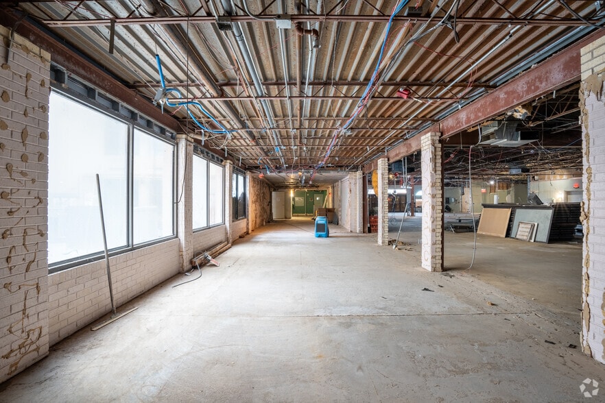 More Photos Of 1801 W Pinhook Rd, Lafayette Hotel For Sale