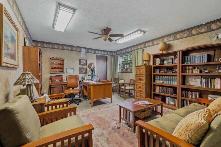 More Photos Of 3401 N Frazier St, Conroe Specialty For Sale