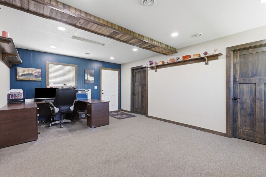 More Photos Of 11700 Sturgis Rd, Summerset Warehouse For Sale