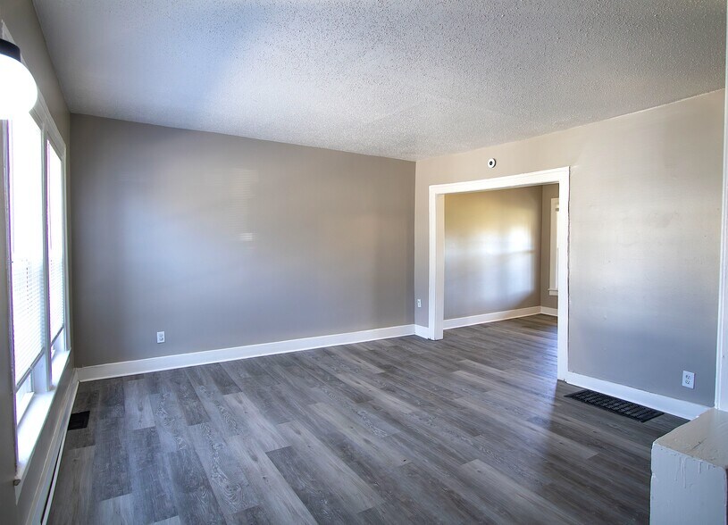 More Photos Of 25 Maynard Ct, Pontiac Apartments For Sale