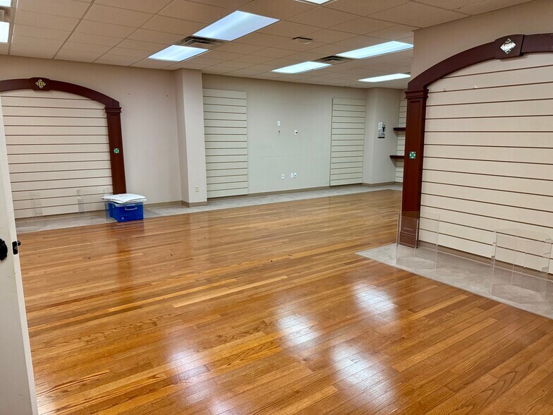More Photos Of 3442 Holly Rd, Corpus Christi Storefront For Sale
