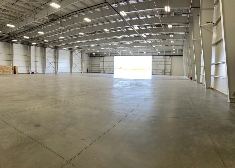 More Photos Of 5649 S Avery Cir, Mesa Airplane Hangar For Sale