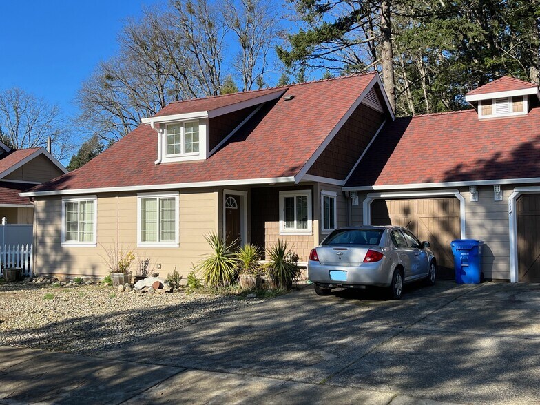 More Photos Of 117 N Junction Ave, Cave Junction Apartments For Sale