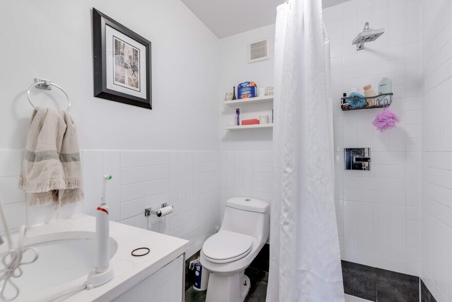 More Photos Of 946 Fulton St, Brooklyn Apartments For Sale